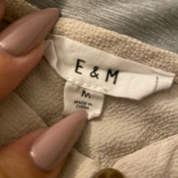 blouse - Picture 3 of 3